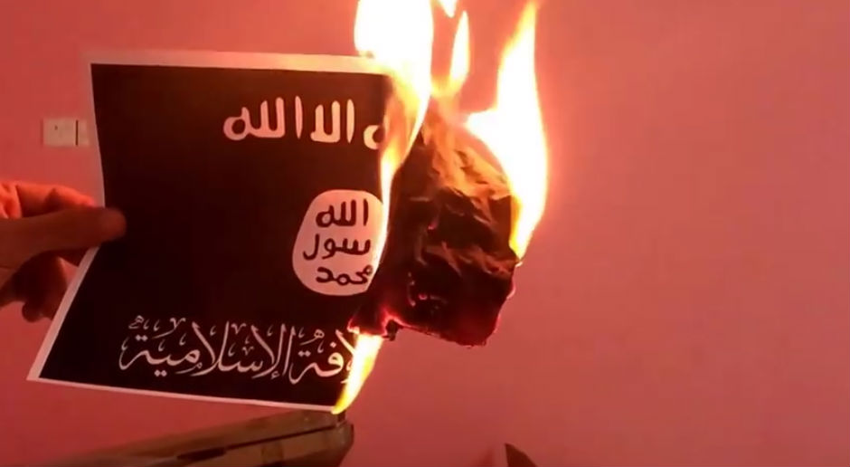 bandera-estado-islamico-quemada