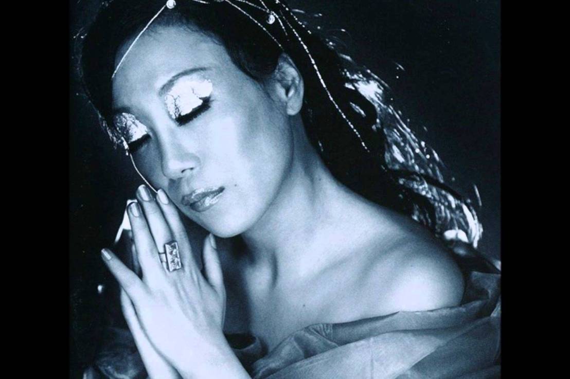 1- Sumi Jo sings «Frühlingsstimmen»  (Johann Strauss). 2- «O Mio Babbino Caro» (Giacomo Puccini). 3-  «Rigoletto – Gilda – Caro Nome» (Giuseppe&nbsp;Verdi).