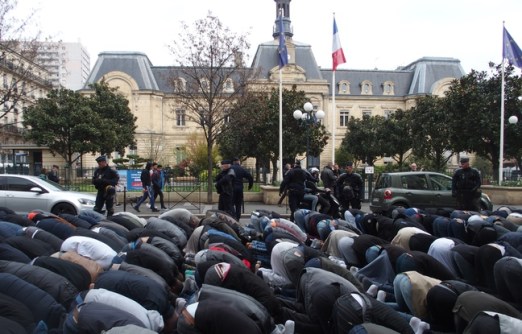 musulmanes-rezando-en-clichy
