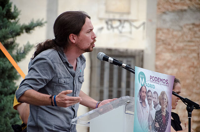 Pablo Iglesias llorando tras el boicot sufrido en Barcelona por españoles gritando «Viva España»