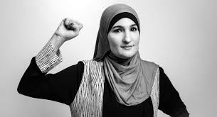 A PEOR: Una izquierdista musulmana con velo acusa a las ‘mujeres blancas’ de defender el&nbsp;‘patriarcado’