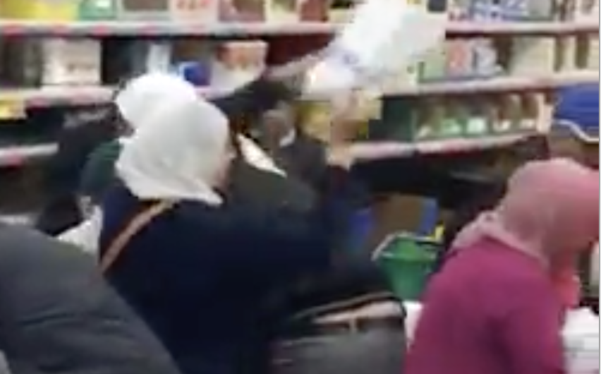 La morería acaparando supermercados en Tortosa&nbsp;(Vídeo)