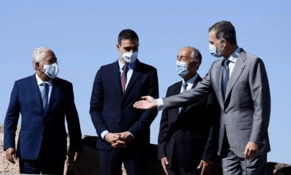 MINISTERIO DE LA VERDAD: Así trata la SER a Felipe VI. El saludo que nunca&nbsp;existió