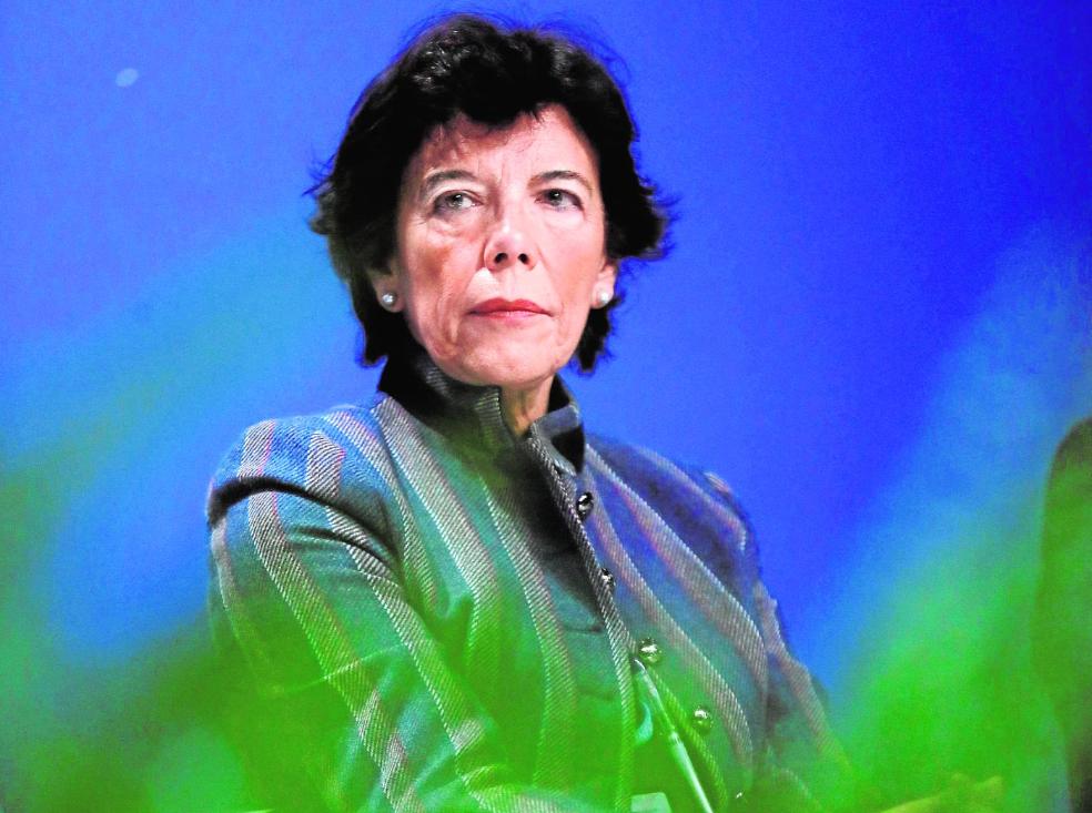 «Celaá, Hitler, Stalin, Fidel Castro y Hugo Chávez, coinciden sobre la patria potestad»&nbsp;(LaContraTV)