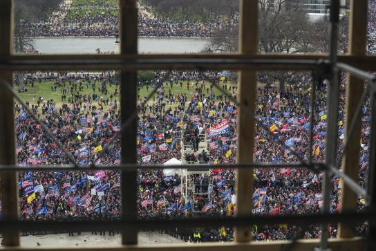 ¡ÚLTIMA HORA! Asalto popular al Capitolio en protesta por el fraude&nbsp;electoral