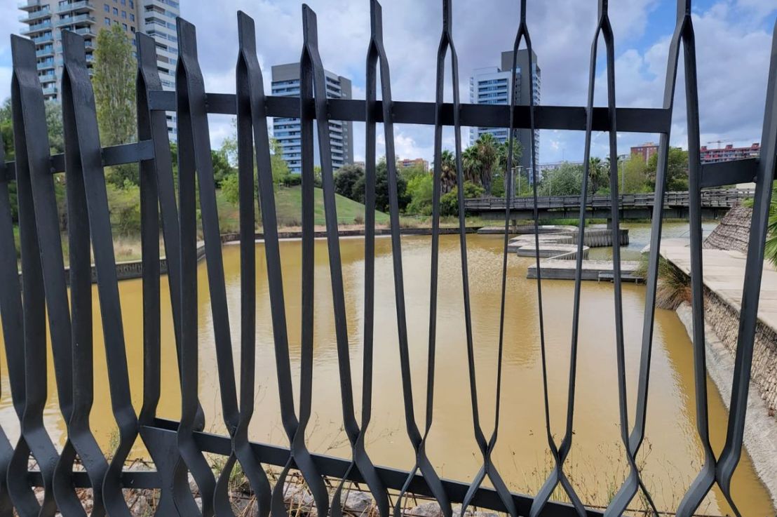 La Barcelona de Colau: «Lagos putrefactos en Diagonal&nbsp;Mar»