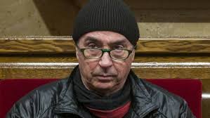 El inquisidor Lluís Llach quiere exiliar a la enfermera del «puto nivel&nbsp;C1»